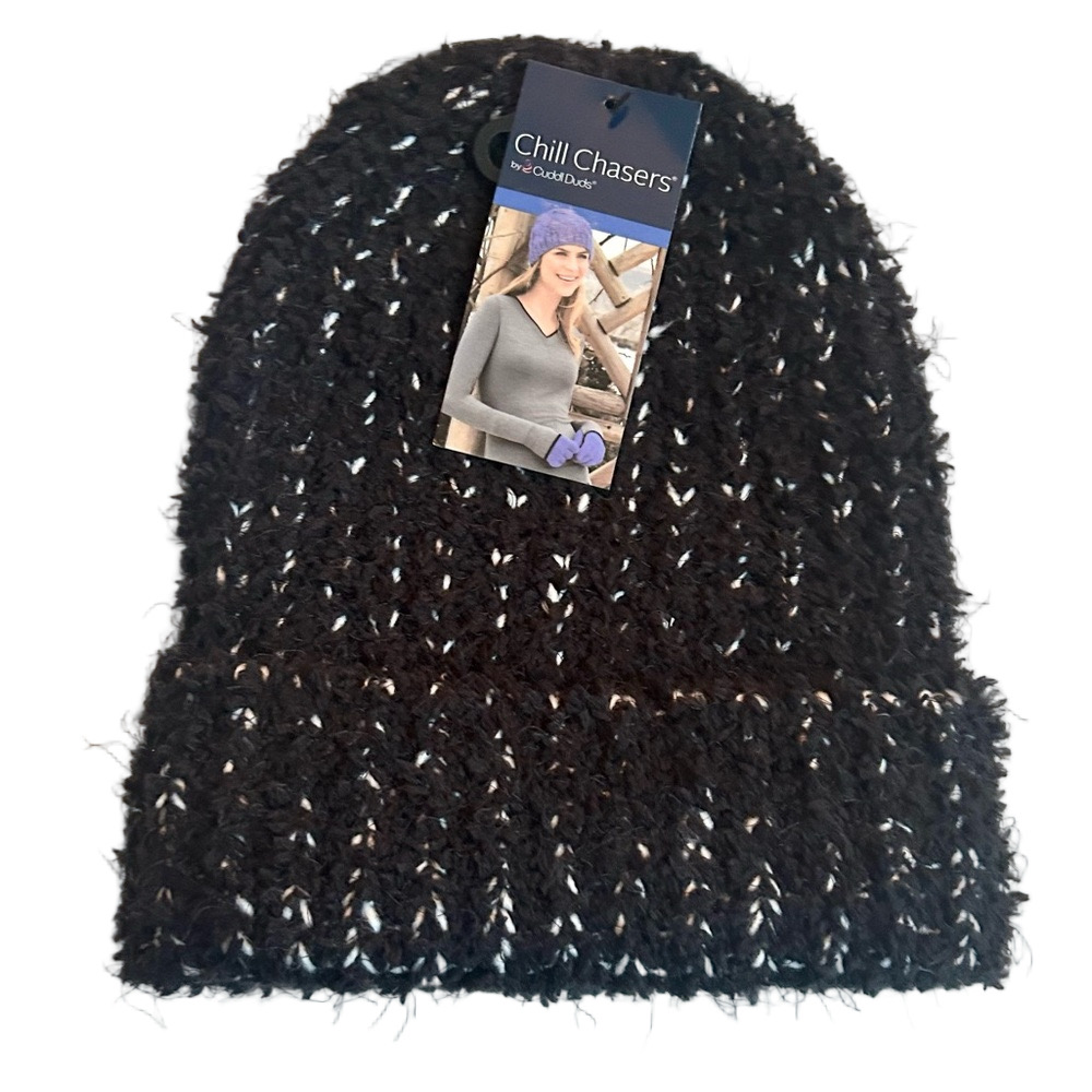 Cuddl Duds Woman’s Chill Chasers Black and White Knit Hat